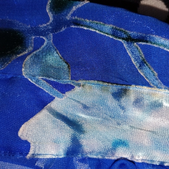 SHEER CUT VELVET BLUE ROSES BLOUSE - Picture 7 of 12